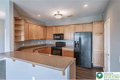 6885 Pioneer Drive, Lower Macungie Twp, PA 18062 - Photo 9