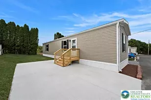 11 Woodland Ln, Longswamp Twp, PA 19539 - Photo 3