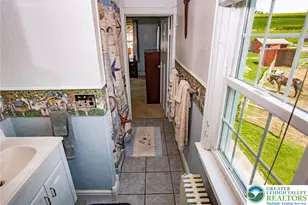 5727 Youngs Hill Rd, Forks Twp, PA 18040 - Photo 17