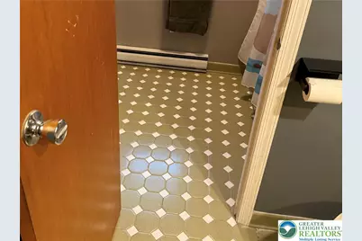 4266 Chestnut Drive, Lehigh Township, PA 18088 - Photo 21