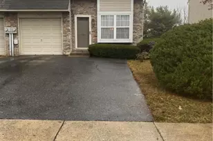 5619 Stonecroft Ln, Lower Macungie, PA 18106 - Photo 3