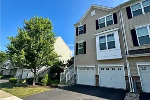 6072 Valley Forge Dr, Coopersburg Boro, PA 18036 - Photo 3