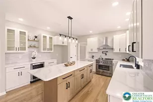 2243 Oakwood Ct, Lowhill Twp, PA 18051 - Photo 17