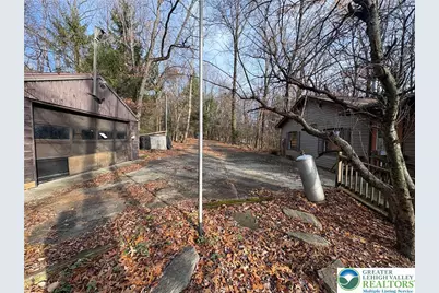 1433 Deerpath Drive, Lehigh Township, PA 18088 - Photo 9