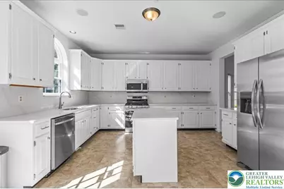 6832 Scenic View Drive, Lower Macungie Twp, PA 18062 - Photo 5