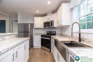 465 Royal Manor Rd, Williams Township, PA 18042 - Photo 3