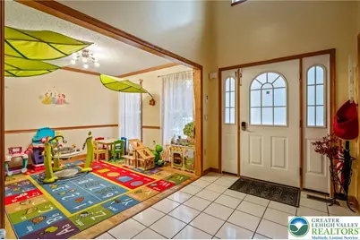 2121 Warwick Circle, Coolbaugh Twp, PA 18466 - Photo 11