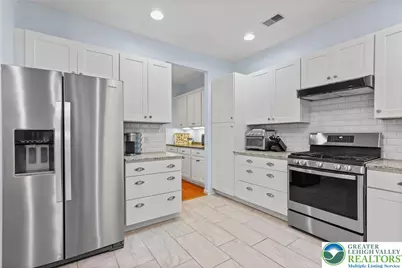 60 Glenmoor Circle N, Palmer Twp, PA 18045 - Photo 11