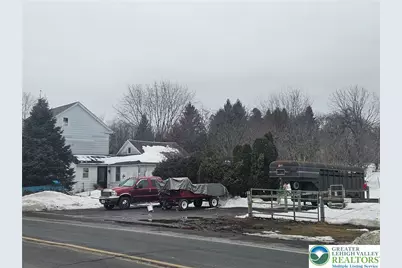 4586 W Mountain View Drive, Lehigh Township, PA 18088 - Photo 3