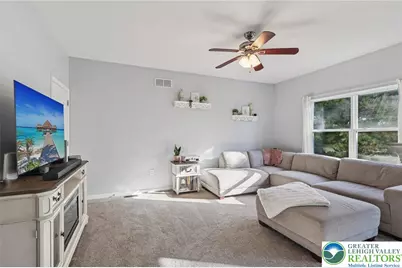 1055 King Way, Upper Macungie Township, PA 18031 - Photo 5