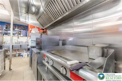 6 S Broad Street, Nazareth Boro, PA 18064 - Photo 21