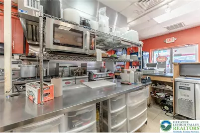 6 S Broad Street, Nazareth Boro, PA 18064 - Photo 17