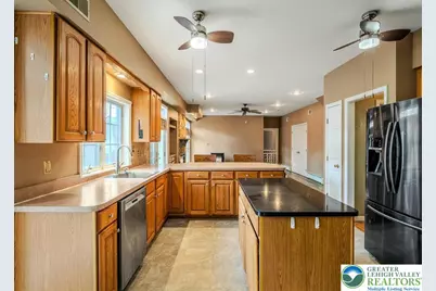 126 Devonshire Drive, Hamilton Twp, PA 18360 - Photo 11