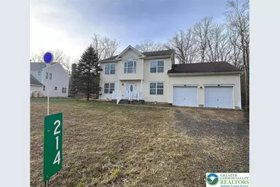 214 Kensington Drive, Bushkill, PA 18324 - Photo 1