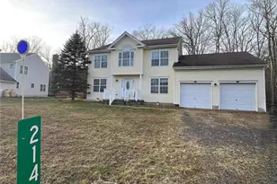 214 Kensington Dr, Bushkill, PA 18324 - Photo 1