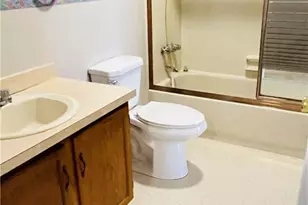 17 Fort Lee Ct, Forks Twp, PA 18040 - Photo 11