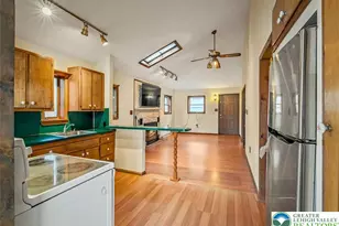 6361 Lakeshore Dr E, Middle Smithfield, PA 18302 - Photo 11