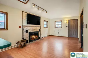 6361 Lakeshore Dr E, Middle Smithfield, PA 18302 - Photo 7