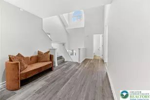 230 Hawthorne Village Ct, Middle Smithfield, PA 18302 - Photo 5