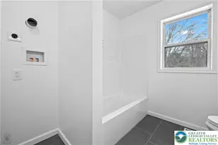 1111 Delabole Jct Rd, Pen Argyl Boro, PA 18072 - Photo 15