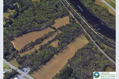 1055 Riverview Drive, Lehigh Township, PA 18088 - Photo 3