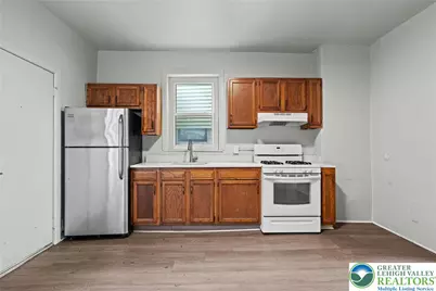 911 Wyandotte Street, Bethlehem City, PA 18015 - Photo 5