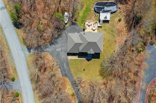 5 Jane Ct, Penn Forrest, PA 18210 - Photo 3