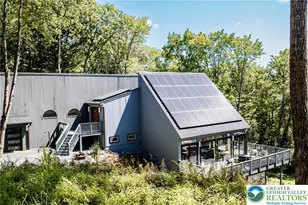 125 Achill Ln, Dingmans Ferry, PA 18328 - Photo 1