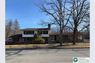 123 Eisenhower Boulevard, Roseto, PA 18013 - Photo 1