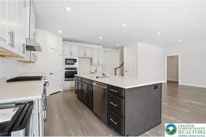 6405 Robin Road, Lower Macungie Twp, PA 18062 - Photo 19