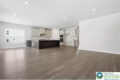 6405 Robin Road, Lower Macungie Twp, PA 18062 - Photo 13