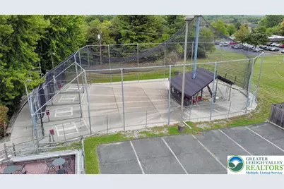 4565 Spring Hill Drive, Schnecksville, PA 18078 - Photo 5