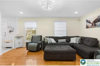 402 Florentine Drive, Forks Twp, PA 18040 - Photo 9