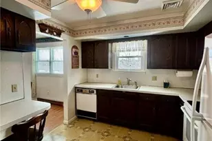 372 Oxford Cir, Moore Township, PA 18014 - Photo 13