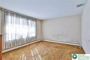 1360 Stonewood Dr, Hanover Twp, PA 18017 - Photo 5