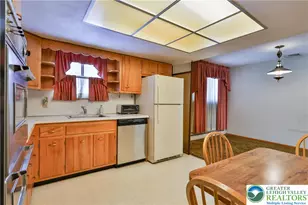 1360 Stonewood Dr, Hanover Twp, PA 18017 - Photo 11