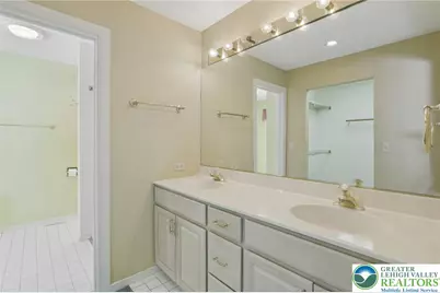 4861 Sydney Close, Lower Macungie Twp, PA 18062 - Photo 31