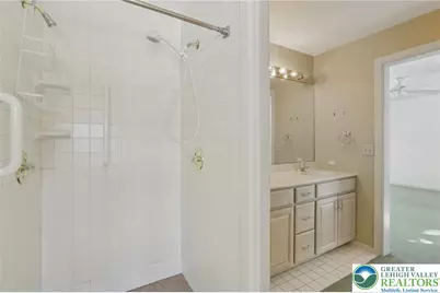 4861 Sydney Close, Lower Macungie Twp, PA 18062 - Photo 35