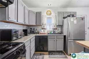 826 Cherokee St, Fountain Hill Boro, PA 18015 - Photo 9