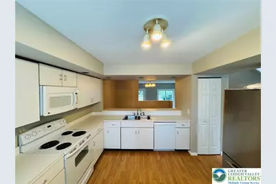 102 Quaker Drive, Bethlehem Township, PA 18020 - Photo 5