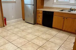 811 S 10th St, Allentown City, PA 18103 - Photo 3