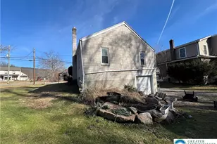 3749 Mountain View Dr, Lehigh Township, PA 18038 - Photo 5