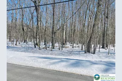 476 W Creek View Drive, Lackawanna, PA 18424 - Photo 1