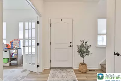 1071 Lisa Lane, Easton, PA 18045 - Photo 3