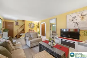 1390 Oakwood Dr, Hanover Twp, PA 18017 - Photo 5