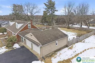 1390 Oakwood Dr, Hanover Twp, PA 18017 - Photo 3