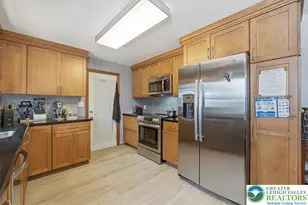 1390 Oakwood Dr, Hanover Twp, PA 18017 - Photo 11