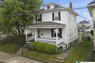 424 S 21st St, Wilson, PA 18042 - Photo 1