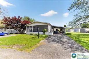 182 Greenbriar Dr S, East Allen Township, PA 18014 - Photo 1