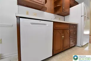 553 Ponds Edge Ln, Upper Macungie Township, PA 18104 - Photo 9